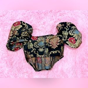 Beautiful puff sleeve corset zip top